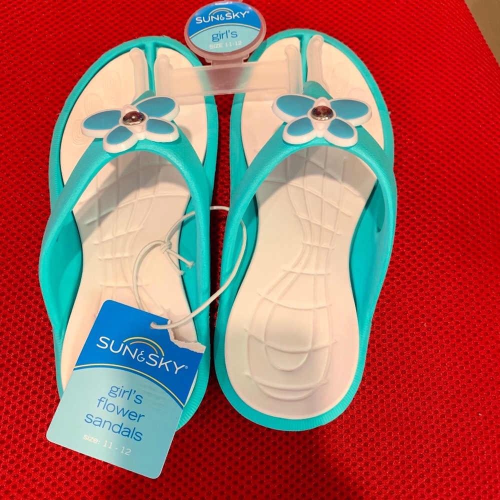 💐💐NWT - Toddler Girl Flip Flop Sandals